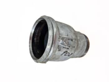 Ein gebrauchter Metallbecher mit Gewinde 3 1/2" für 102 Hakenverschluss hat ein Gewinde und ein glattes Ende und ist mit der Nummer 102 in schwarzer Farbe gekennzeichnet.