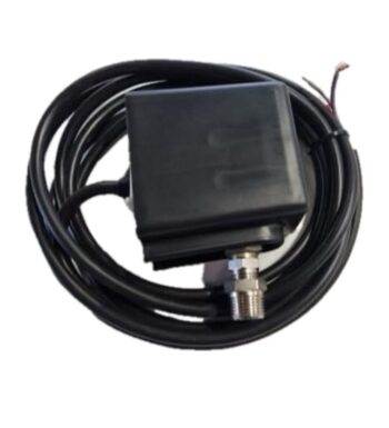 Der Druckschalter unter Druck mit Kabel PA100 ist ein schwarzes elektronisches Sensorgerät mit einem langen Spiralkabel, freiliegender Verdrahtung und einem metallischen Stecker an einem Ende, dargestellt vor einem schlichten weißen Hintergrund.