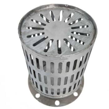 Der Gitter für Sauger VF125 ist ein zylindrischer Ablaufdeckel aus Metall mit vertikalen und radialen Schlitzen und einem runden Boden mit mehreren Befestigungslöchern.