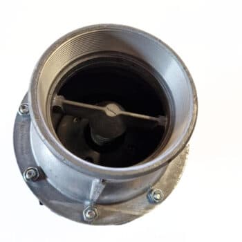 Der Hydrantkopf 100X4 ist ein industrielles Bauteil aus Metall mit einer zylindrischen Öffnung mit Gewinde, einem inneren Querbalken und einer Bolzenbefestigung auf einem runden Flansch (von oben gesehen).