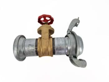 Der Messingschieber S63 komplett ist eine Metallarmatur mit rotem Griff und beidseitigen Kupplungen, die auf einem schlichten weißen Hintergrund abgebildet ist.