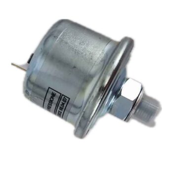 Der Öldrucksensor für Elcos ist ein Drucksensorschalter aus Metall mit einem Gewindeende, einer Sechskantmutter und einem einzelnen elektrischen Anschluss, der isoliert auf weißem Hintergrund dargestellt ist.