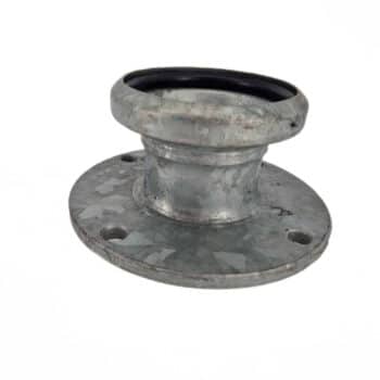 Der Sauganschluss mit Becher für Pumpe MEC 100/2 besteht aus einem verzinkten Metallflansch mit rundem Boden, vier Befestigungslöchern und einem hochgezogenen, abgewinkelten Anschluss mit einer schwarzen Gummidichtung in der Öffnung.