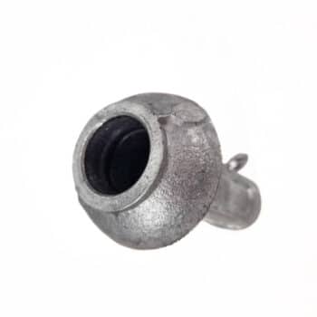 Nahaufnahme der Standrohrkupplung 1", eines zylindrischen Metallteils mit rauer Oberfläche und offenem kreisförmigen Ende, isoliert auf weißem Hintergrund.