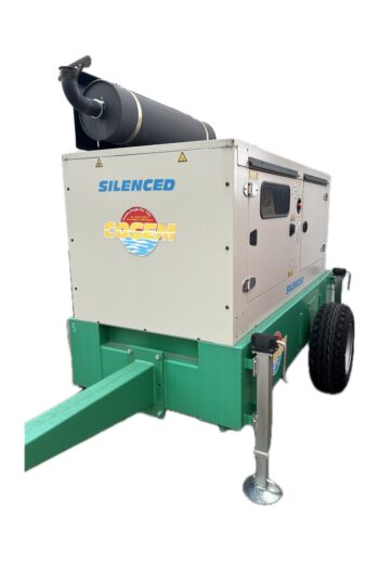 Ein tragbares Motorpumpenaggregat auf Rädern mit stabilisierenden Beinen, mit der Aufschrift SILENCED und COGEM an der Seite.